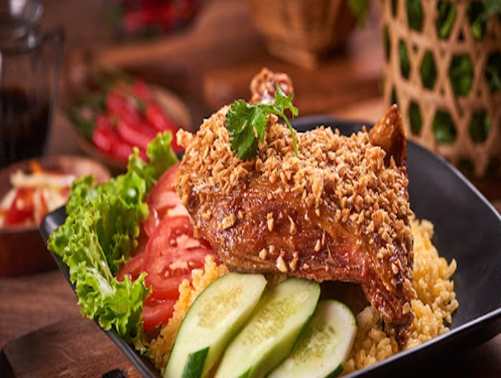 Giá trị dinh dưỡng của cơm gà xối mỡ