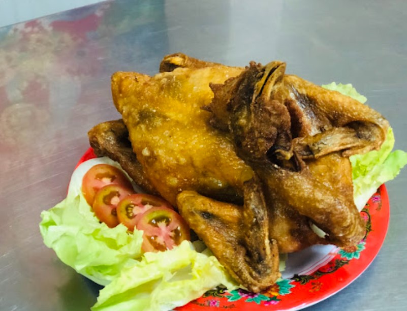 Cơm gà xối mỡ: Món ăn phù hợp với từng đối tượng