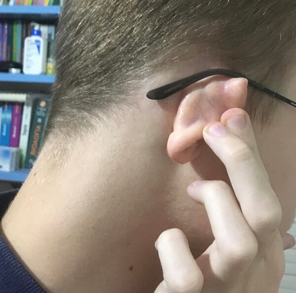 cách đeo kính không bị đau tai