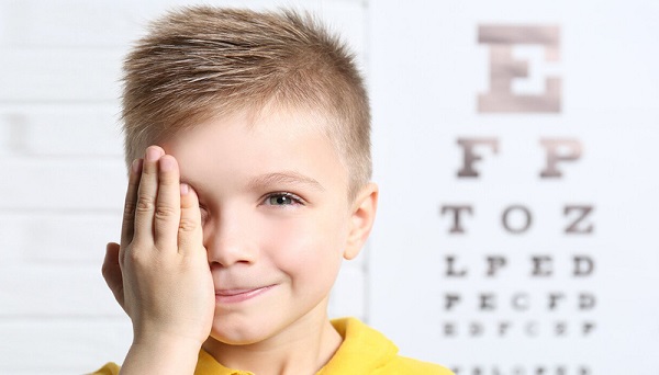 cách chữa mắt lác ở trẻ em tại nhà